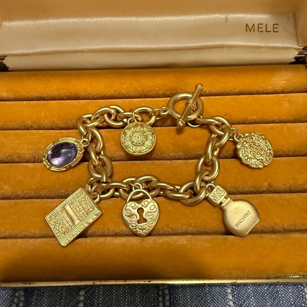 Vintage Gloria Vanderbilt charm bracelet